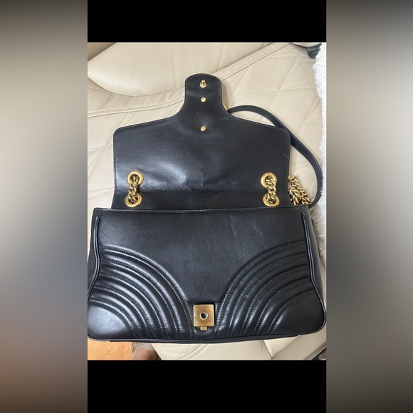 Sold !! EUC! Gucci Marmont Medium - Picture 6 of 13